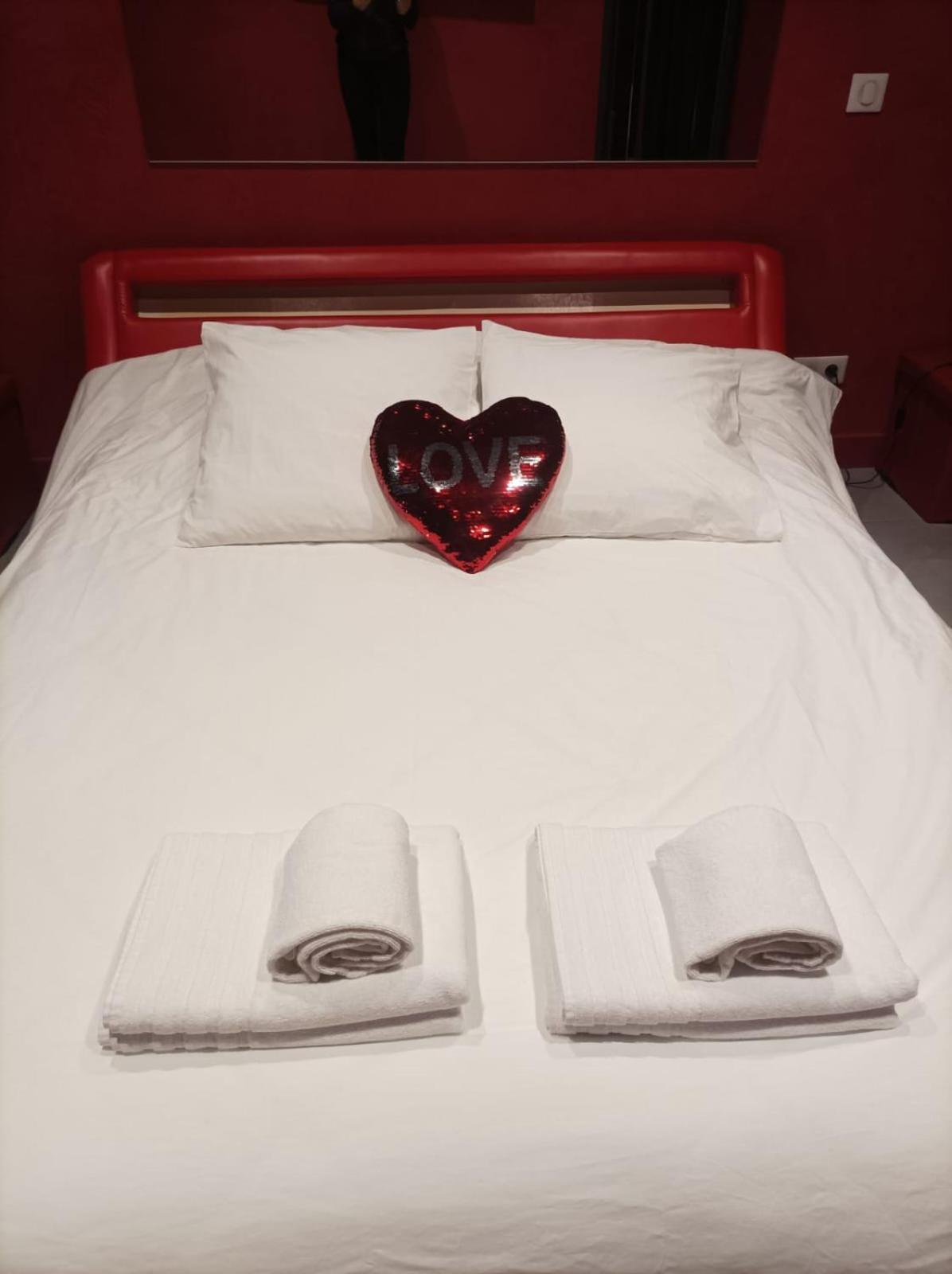 Appartement Balneo Et Sauna Prives The Red Room Mauguio Exteriér fotografie